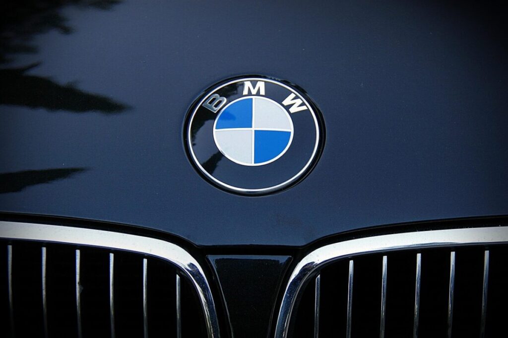 BMW iX3 e Neue Klasse: un’esposizione elettrizzante alla rinascente di Milano BMW iX3 e Neue Klasse: un’esposizione elettrizzante alla rinascente di Milano