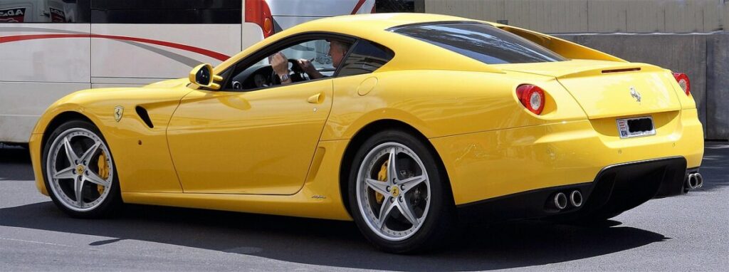 Ferrari Luce: l’esordio elettrico del Cavallino con innovativi interni svelati Ferrari Luce: l’esordio elettrico del Cavallino con innovativi interni svelati