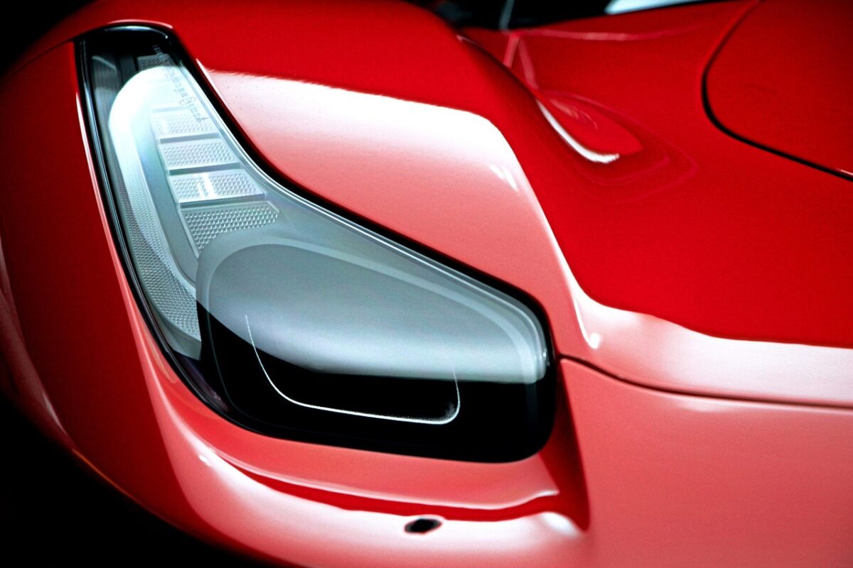 La nuova livrea della Ferrari 499P per la stagione 2026: un misto di tradizione e innovazione