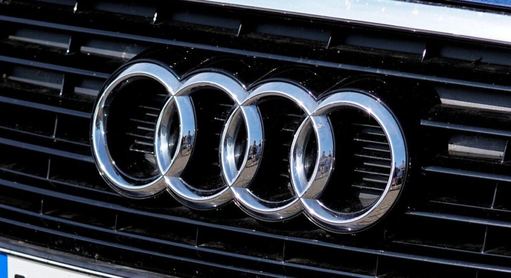 Audi Q3 e-Hybrid: Scopri i costi realmente necessari con gli optional essenziali Audi Q3 e-Hybrid: Scopri i costi realmente necessari con gli optional essenziali