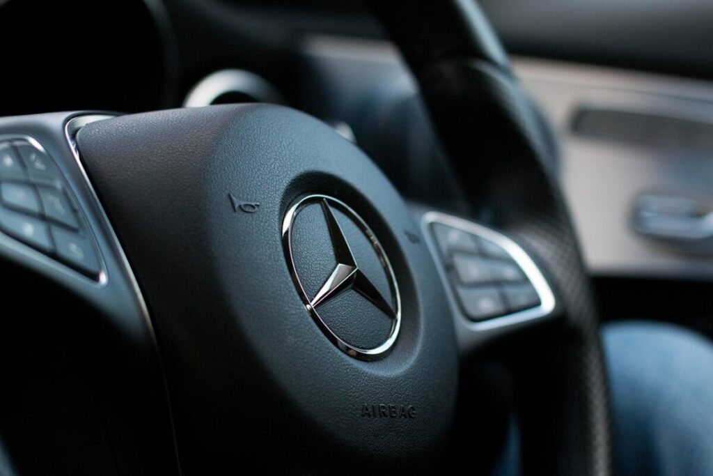 Mercedes Classe C EQ: La nuova berlina elettrica che ridefinisce il futuro Mercedes Classe C EQ: La nuova berlina elettrica che ridefinisce il futuro
