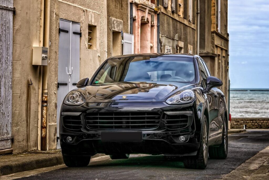 Un nuovo standard di prestazioni: La Porsche Cayenne Electric e Turbo Electric Un nuovo standard di prestazioni: La Porsche Cayenne Electric e Turbo Electric