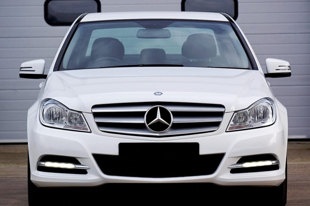 Mercedes Classe C EQ: La nuova berlina elettrica che ridefinisce il futuro Mercedes Classe C EQ: La nuova berlina elettrica che ridefinisce il futuro