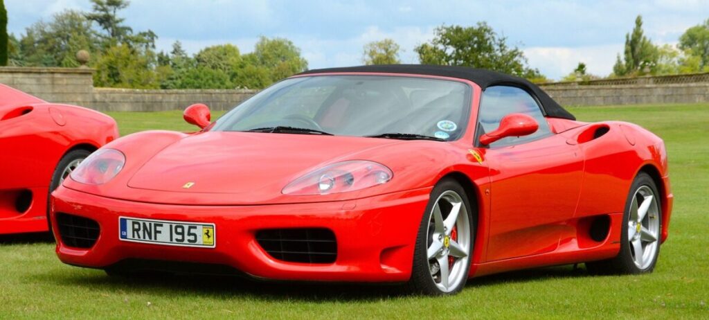 Supercar elettriche: Ferrari incarna il futuro mentre l’Europa vacilla nella competizione con i marchi Cinesi Supercar elettriche: Ferrari incarna il futuro mentre l’Europa vacilla nella competizione con i marchi Cinesi