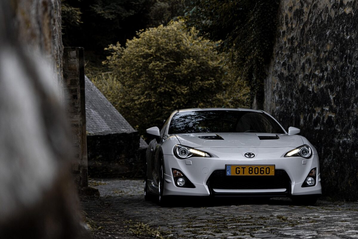 Toyota presenta il nuovo volto della Yaris Cross alla Design Week 2026: scopri le novità