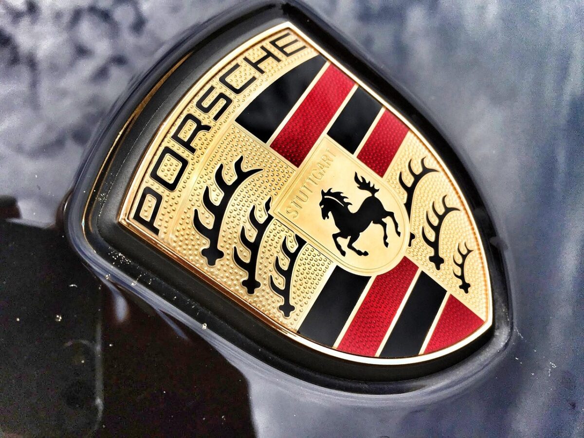 Un nuovo standard di prestazioni: La Porsche Cayenne Electric e Turbo Electric Un nuovo standard di prestazioni: La Porsche Cayenne Electric e Turbo Electric