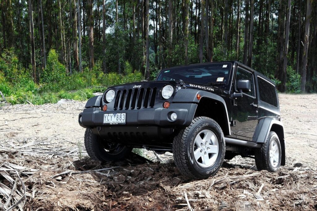 Jeep Avenger: Un Restyling Minimalista per il Baby SUV di Successo Jeep Avenger: Un Restyling Minimalista per il Baby SUV di Successo