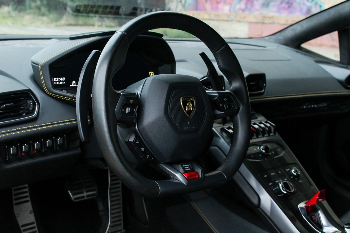 Lamborghini Fenomeno Roadster: esclusività su quattro ruote per sei milioni di euro Lamborghini Fenomeno Roadster: esclusività su quattro ruote per sei milioni di euro