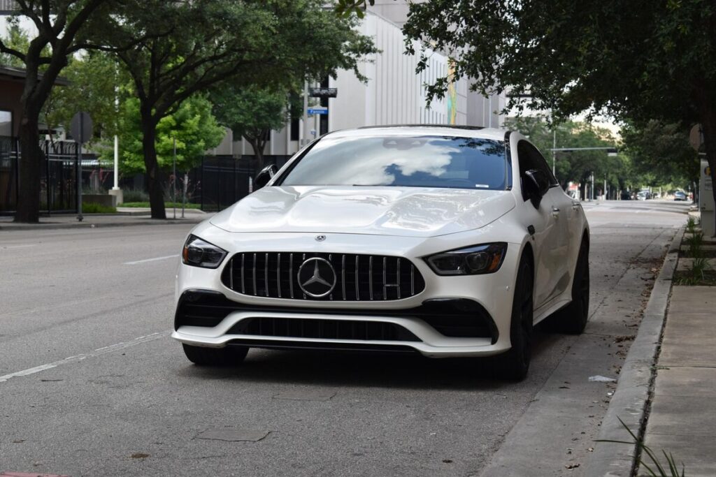 Mercedes-Amg Gt Coupé 4 porte: la rivoluzione della supercar elettrica Mercedes-Amg Gt Coupé 4 porte: la rivoluzione della supercar elettrica