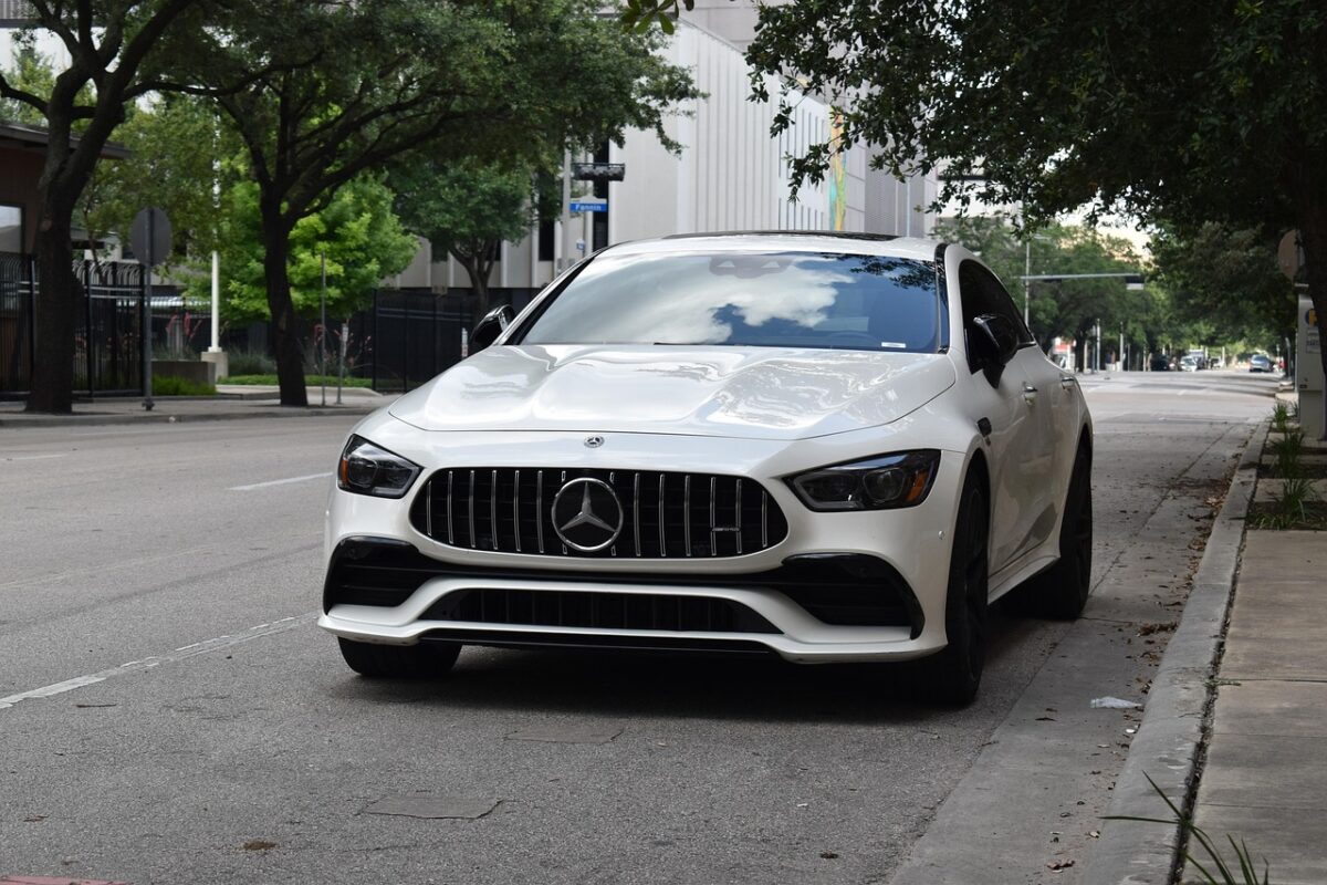 Mercedes-Amg Gt Coupé 4 porte: la rivoluzione della supercar elettrica Mercedes-Amg Gt Coupé 4 porte: la rivoluzione della supercar elettrica